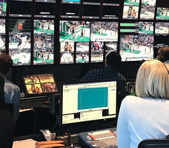 Social Media and Sports Broadcasting Building a Community