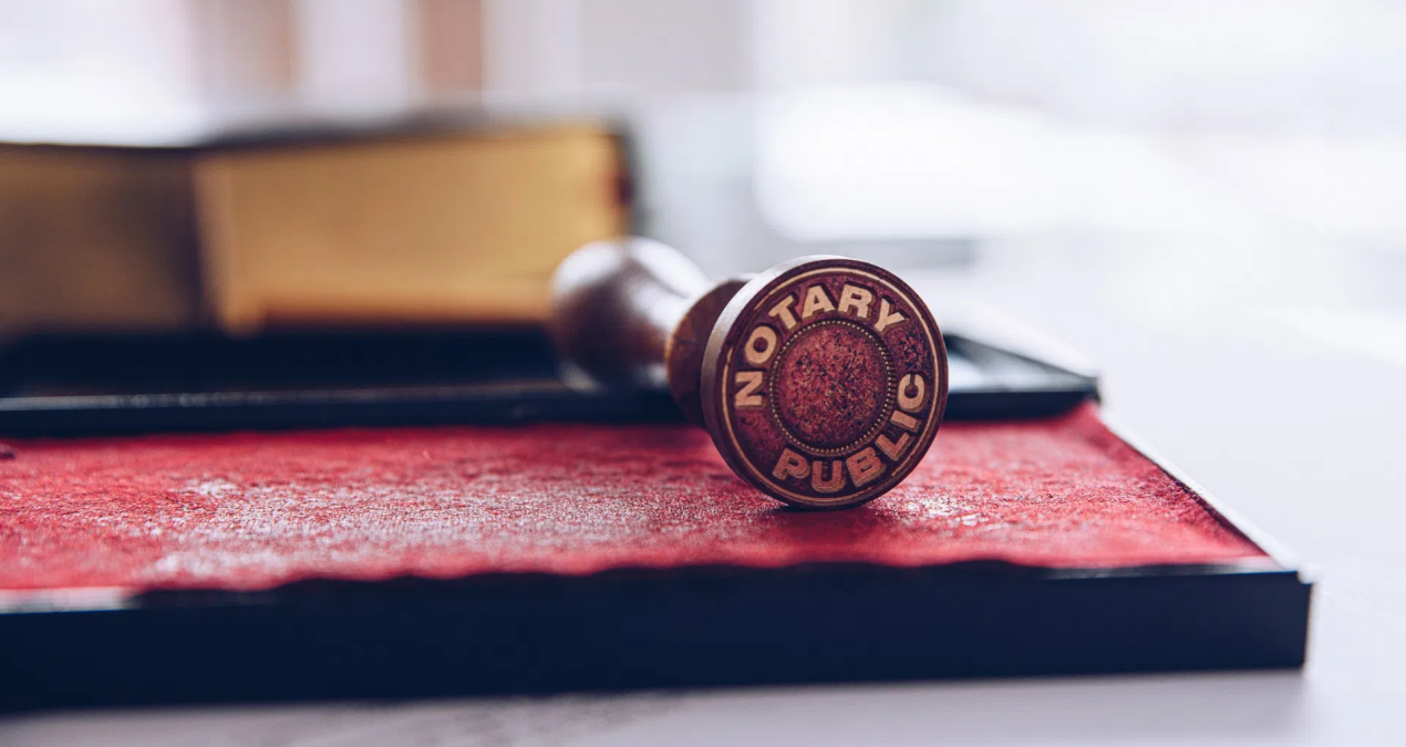 Complete Business Contract Signatures Through Mobile Notary Assistance for Professional Agreements