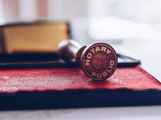 Complete Business Contract Signatures Through Mobile Notary Assistance for Professional Agreements